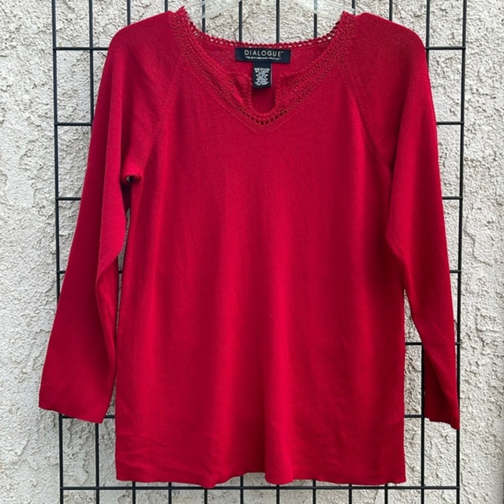 Dialogue The New Language of Style women’s knitted red sweater size medium